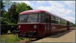 Tolles Wetter,gute Laune und dazu noch der Rote Brummer der ZLSM.So gestaltet sich der Sonntag doch ganz schön.Dieser Ürdinger Schienenbus wartet auf die Fahrgäste am Bahnsteig von