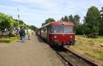 Ein Schinenbus von der ZLSM steht in Simpelveld(NL) und fährt gleich wieder nach Aachen-Vetschau(D).