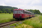 Schienenbustag im Hönnetal: der vierteilige Uerdinger des Fördervereins ersetzt an diesem Tag die regulären Fahrten der RB 54. Aufnahme bei Balve vom 12.6.16.