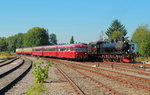 Parallelausfahrt der Uerdinger Schienenbusgarnitur (nach Vetschau) und der E2 1040 (nach Kerkrade) der ZLSM am 25.09.2016 in Simpelveld