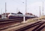 Abschiedsfahrt VT 18.16 - Triebzug am Bahnsteig  Passagierkai  in Warnemnde (05.04.2003)