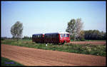 DR 172752 kommt hier als Zug 15465 aus Blumenberg am 19.5.1991 bei Groß Börsecke daher.
