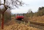 Da sich der 641 020 bei der HU befindet, fährt 772 140 zur Zeit zwischen Rottenbach und Katzhütte im Planverkehr. Hier zu sehen am 19.02.18 bei Bechstedt.