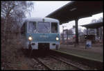 Ferkeltaxe 771 051 steht hier am 24.1.1999 um 14.50 Uhr abfahrbereit nach Eilsleben am Bahnsteig im Bahnhof Blumenberg.