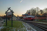 Die sogenannte „Ferkeltaxe“ in Putbus ausfahrend nach Bergen. - 11.01.2024
