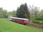Die Erzgebirgische Aussichtsbahn (171 056-5, 972 711-0 und 772 312-5) war am 16.05.10 wieder unterwegs. Hier bei der Ausfahrt in Walthersdorf.


