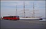 01.03.14 Die Neustrelitzer  Ferkeltaxe zu Besuch auf den Gleisen der Stralsunder Hafenbahn. -Das Ziel ist erreicht. Die Gorch Fock 1...