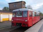 Für den defekten 772 345 hat die PRESS Ersatz gefunden und setzt momentan den 172 001 von der Neustrelitzer Hafenbahn wieder zwischen Bergen/Rügen und Lauterbach Mole ein.Wie 772 345 ist