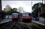 Bahnhof Güsen am 19.10.1991 um 12.08 Uhr: Links ist VT 171051 aus Jerichow angekommen. Rechts ist VT 172 607 aus Ziesar angekommen.