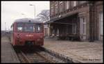 VT 771038 wartet als Zug 8836 nach Wippra am 18.2.1993 um 14.41 Uhr im Bahnhof Klostermansfeld auf die Abfahrt.