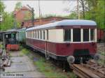 VT 137 137 (Dessau 1935) und im Hintergrund ET99 1624; Freigelnde Eisenbahnmuseum Lokschuppen Aumhle - 15.05.2005  