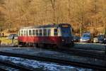 Triebwagen 187 017 als P8982 aus Hasselfelde kommend und mit Fahrziel Harzgerode, am 14.02.2015 bei der Einfahrt in den Bahnhof Alexisbad.