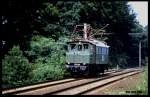 E 0420, die seinerzeit in Osnabrück stationierte Museumslok der DB, hatte am 5.7.1989 einen Einsatz in Rheine. Hier ist sie solo in Osnabrück - Atter um 16.20 Uhr unterwegs dorthin.