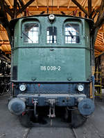 Die Elektrolokomotive 116 009-2 wurde 1937 als E 19 09 in Dienst gestellt und erst 1980 ausgemustert. (Bahnpark Augsburg, Juni 2019) 