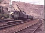 eine E 16 war zu Sonderfahrten an die Mosel gekommen hier in Winnigen mit seinem schnem Bahnhofsgebude und den Weinbergs-Terassen entstand dieses Foto