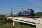 Zu einer  Mammut-Tour  war E18 047 am 25.06.2011 mit ihrem Sonderzug DPE 79893 zu den Klaus Strtebeker-Festspielen nach Ralswiek aufgebrochen. Fahrgste die am Abgangsbahnhof Ilmenau zugestiegen sind, waren ber 24 Stunden auf den Beinen, etwas fr ganz harte Kerle! Hier erreicht der Zug auf der Hinfahrt Halle-Ammendorf.