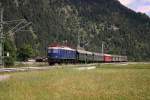 Kurz vor Garmisch Partenkirchen machte ich dieses Foto vom Sonderzug mit der E18 047 am 12.06.2011