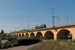 E18 047 ist am 24.08.2013 mit dem Sonderzug  Elbflorenz  der Eisenbahnfreunde Treysa auf dem Weg nach Dresden. Hier passiert der Zug am Vormittag den Wahrener Viadukt in Leipzig.
