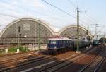 E18 047 mit einem Sonderzug bei der Ausfahrt im Hbf Dresden am 24.08.13