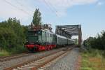 Nachdem es am Morgen des 25.06.2011 im Hbf.Halle/Saale zu einem Zusammentreffen mit E18 047 gekommen war, ist E44 044 (hier mit EDV-Beschilderung) mit dem Leipziger Museumszug auf dem Weg zu PIKO nach