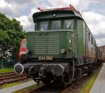 E44 002  / 144 002-3 am 18.07.2012 im DB Museum Koblenz. Die Elektrolokomotiven der Baureihe E 44 (ab 1968 Baureihe 144 bei der DB bzw. ab 1970 Baureihe 244 bei der DR) wurden ab 1933 von der Deutschen Reichsbahn-Gesellschaft (DR) in Dienst gestellt, nachdem bereits ein Jahr zuvor eine Vorserienlok (E 44 001) von Krauss-Maffei und den Siemens-Schuckertwerken (SSW, elektrischer Teil) entwickelt und durch die DR erprobt wurde. Diese Lok wurde 1933 bei Henschel unter der Fabriknummer  22132 gebaut. Die Hchstgeschwindigkeit betrgt  90 km/h, die Stundenleistung 2.200 kW bei 76 km/h und das Dienstgewicht 78 t.
