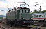 Nachschuss auf E44 002 am 08.06.2013, als sie auf der Fahrzeugparade des DB Museums Koblenz-Ltzel fuhr und sich dem Publikum zeigte.