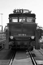 Die 1940 gebaute Elektrolokomotive 163 008-6 wurde auf der Drehscheibe präsentiert. (Eisenbahnmuseum Heilbronn, September 2019)