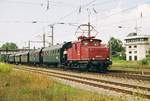 04. September 2004, anlässlich einer ICE-Taufe (401 556) in Freilassing  besuchte ein Sonderzug der Tegernseebahn mit Lok E69 05 den Bahnhof der Grenzstadt.
