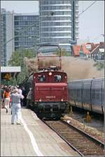 169 005 und 70 083 am Zugschluss werden gleich den Dampfsonderzug ber Mnchen Sd zum Hauptbahnhof fahren. (01.07.07)