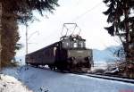 169 002-3 ist im Dezember 1978 zwischen Murnau und Bad Kohlgrub unterwegs.