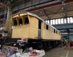 Zu den XX. Meininger Dampfloktagen wird E 75 09 des Eisenbahnmuseums Nürnberg in der Lokhalle des Werkes ganz ausnahmsweise mal ein wenig  zweckentfremdet ! ;-) 
(Aufnahme entsand am 06.09.2014)