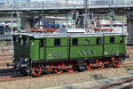 Die Elektrolokomotive E 77 10 im April 2014 in Dresden.