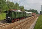 Im Rahmen einer  Werkstattfahrt  war die historische E-Lok E77 10 am 24.05.2012  wieder mal in Sachsen unterwegs. Am Morgen konnte sie, von Riesa kommend, in Oberlichtenau fotografiert werden.