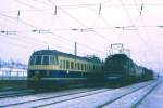 194 112 und ein 456 begegnen sich bei Mannheim Friedrichsfeld, 09.01.1985.