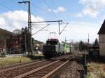 Am 17.02.14 brachte E94 192 die 142 130-4 und die 140 438-3 von Nördlingen nach Dessau. Hier die Durchfahrt in Remschütz.