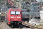 101 009 befindet sich am 14.06.2017 mit dem IC2218 nach Hamburg auf dem Streckenabschnitt zwischen Ludwigshafen Mitte und Ludwigshafen Hauptbahnhof.