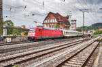 101 009-9 fährt mit dem IC 2279 (Stralsund Hbf - Hamburg Hbf - Gießen - Frankfurt (Main) Hbf) - Heidelberg Hbf) in den Bahnhof Weinheim (Bergstr) ein.
Aufgenommen am 18.4.2017.