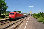 E-Lok 101070-1 bei der Durchfahrt im Bahnhof  Welschingen-Neuhaus.