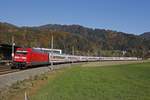 101 095 mit IC719 bei Frohnleiten am 17.10.2017.