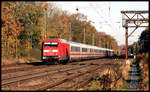 101085 fährt hier mit einem Intercity nach Stuttgart am 13.11.2017 um 12.08 Uhr durch den Bahnhof Natrup Hagen.