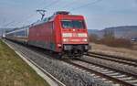 101 008-1 als IC ist am 07.02.2018 in Richtung München unterwegs,gesehen bei Würzburg/Süd.