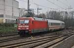 101 050-3 schiebt am 20.1.2018 den IC208 von Basel SBB nach Kiel Hauptbahnhof aus dem Hamburger Hauptbahnhof.