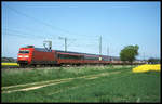 101056 ist hier mit einem Eurocity aus Wien am 9.5.2002 um 15.03 Uhr bei Neu Ulm in Richtung Stuttgart unterwegs.