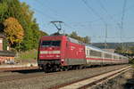 11. Oktober 2012, IC 2208 München - Berlin fährt durch den Bahnhof Kronach. Zuglok ist 101 050, 101 038 schiebt nach.