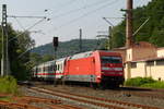 26. Juli 2012, IC 2208 München - Berlin fährt durch den Bahnhof Kronach. Zuglok ist 101 034, 101 122 schiebt nach