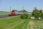 101 118 mit dem IC 2083  Königssee  (Hamburg-Altona - Berchtesgaden) bei Herrnberchtheim, 16.05.2020