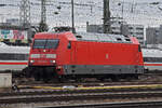 DB Lok 101 040-4 steht auf einem Nebengleis beim badischen Bahnhof. Die Aufnahme stammt vom  29.01.2022.