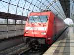 BR 101 060-2 mit InterCity 2445 aus Bad Bentheim hat am 08.08.07 Einfahrt in den Bahnhof Berlin Spandau.