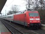 BR 101 095-8 schiebt einen IC in Richtung Kln Hbf aus dem Bonner Hbf am 03.01.2008.