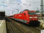 Abfahrbereit steht der Mnchen-Nrnberg-Express (RE 4013) am 16. Mai 2008 kurz vor 13:10 Uhr im Nrnberger Hauptbahnhof. Als Zuglok kam an diesem Tag Lok 101 008-1 zum Einsatz.